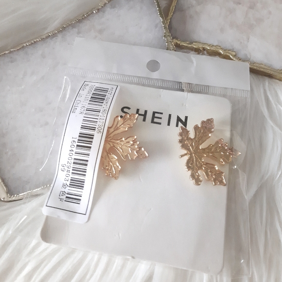 NEW Maple Leaf Stud Earrings - Picture 3 of 7